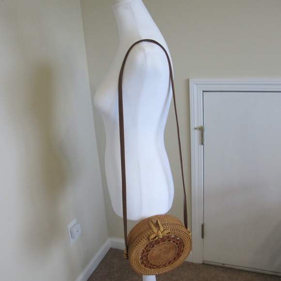 Round Rattan Bohemian boho vacation Straw Handwoven Fashion Women's Purse EUC - Picture 3 of 7